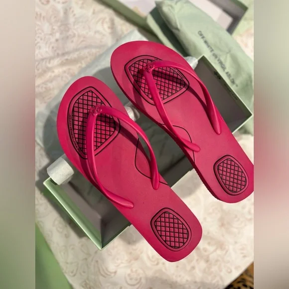 Off-White Woman’s Fuchsia Flip Flops - Picture 3 of 7